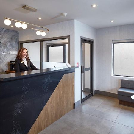 Canadas Best Value Inn Toronto Bagian luar foto