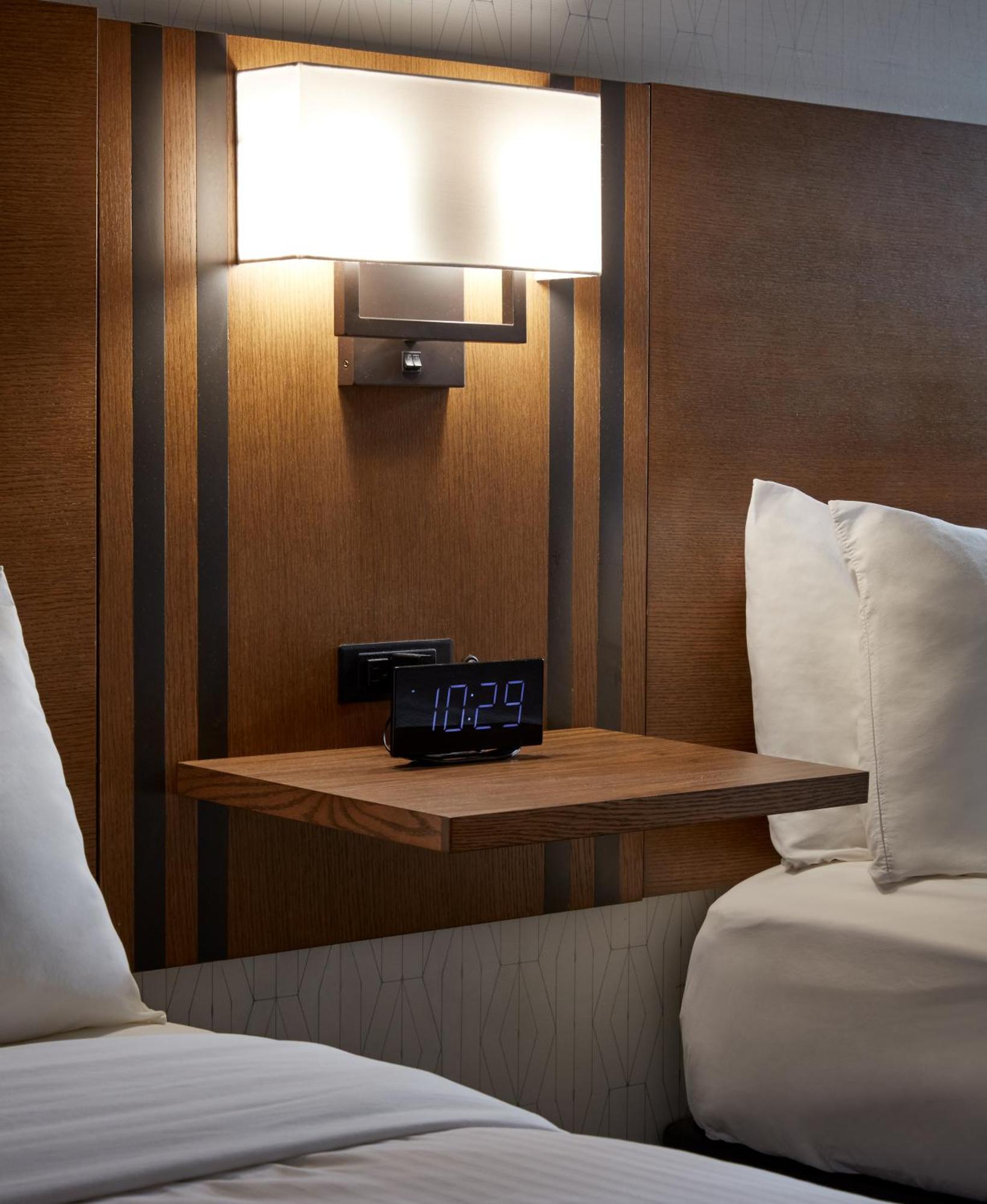 Canadas Best Value Inn Toronto Bagian luar foto
