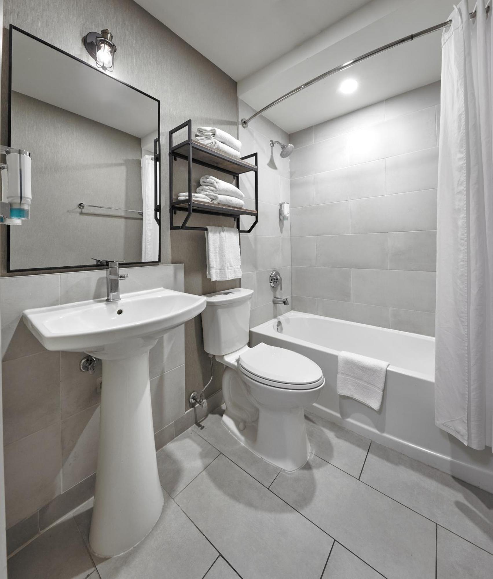 Canadas Best Value Inn Toronto Bagian luar foto