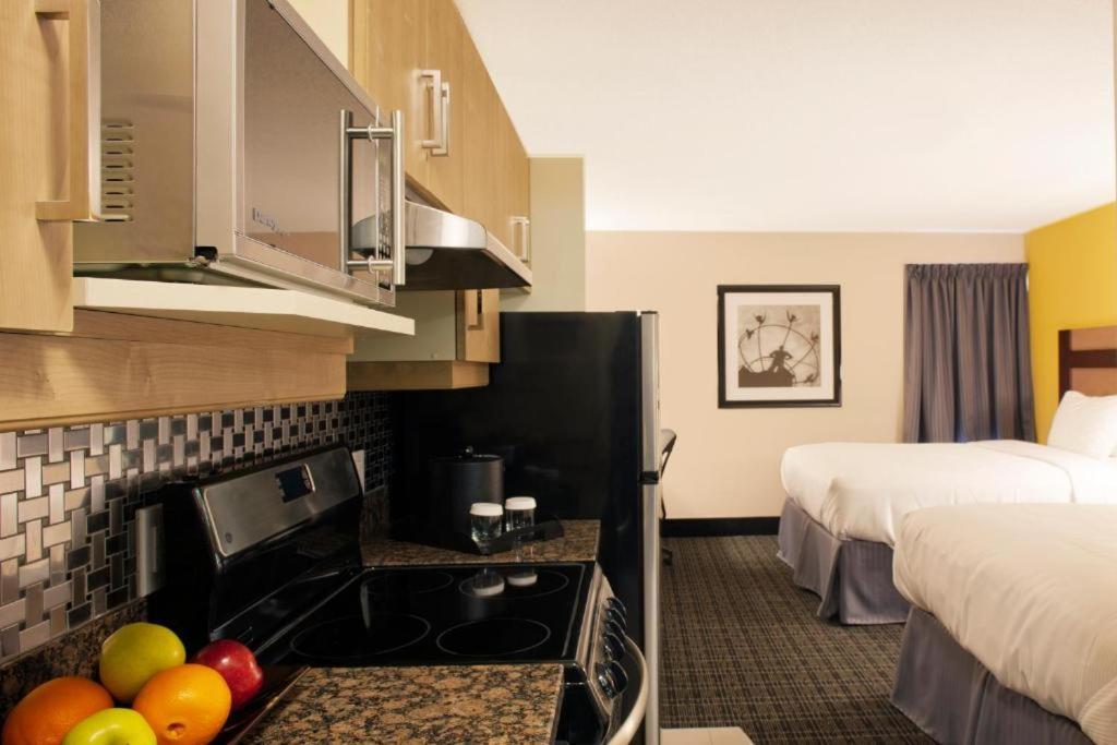 Canadas Best Value Inn Toronto Bagian luar foto