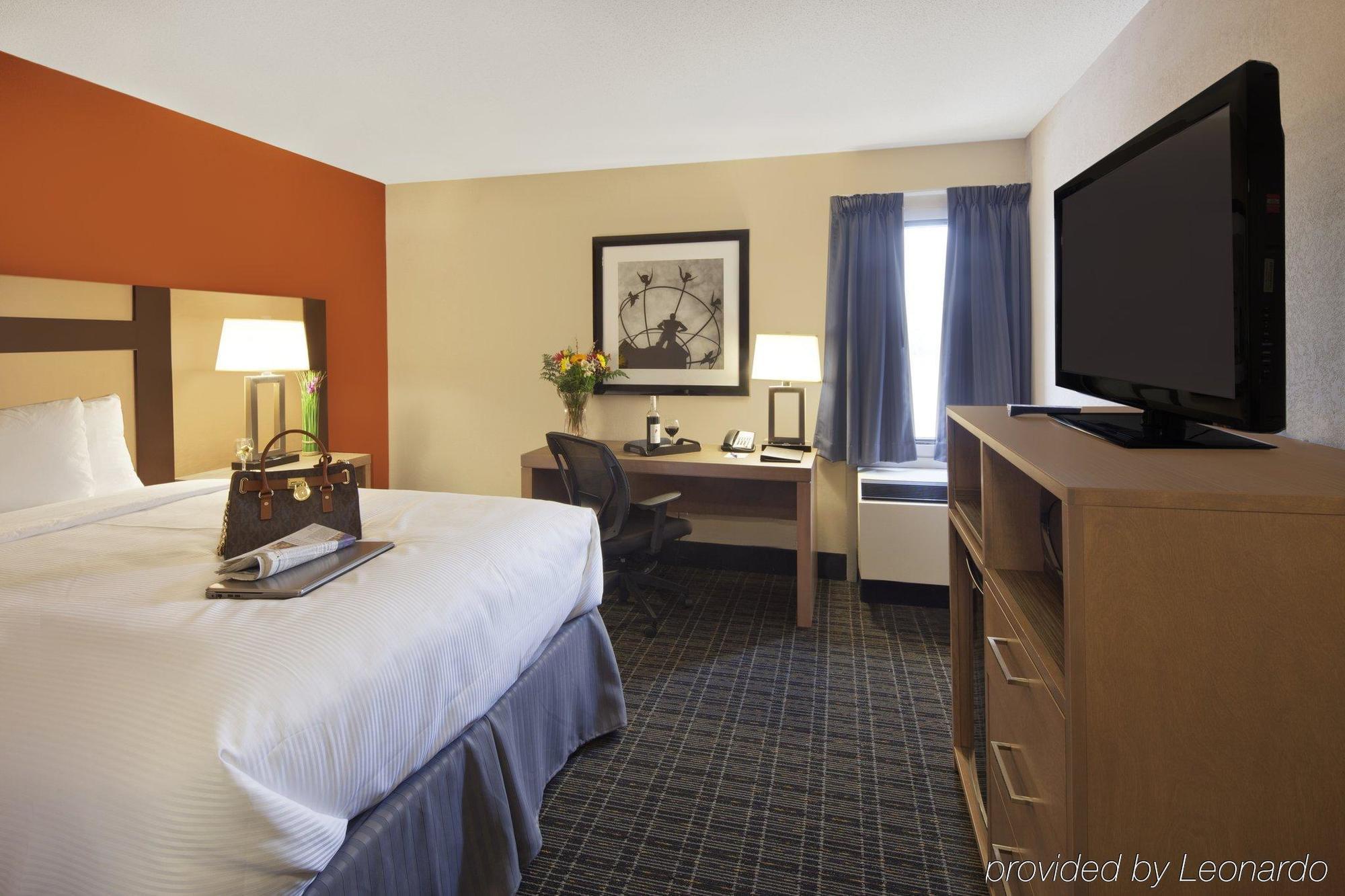 Canadas Best Value Inn Toronto Bagian luar foto