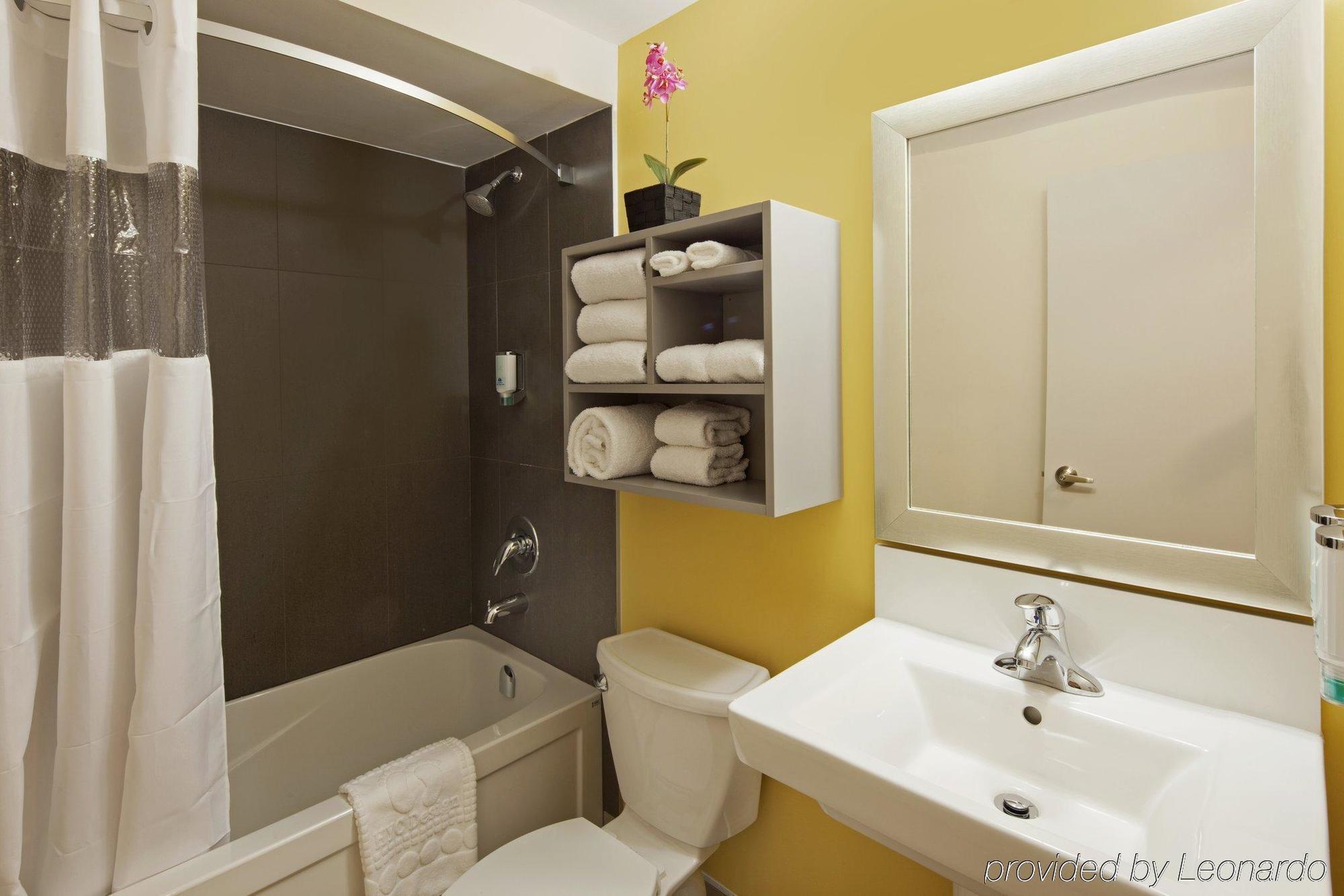 Canadas Best Value Inn Toronto Bagian luar foto