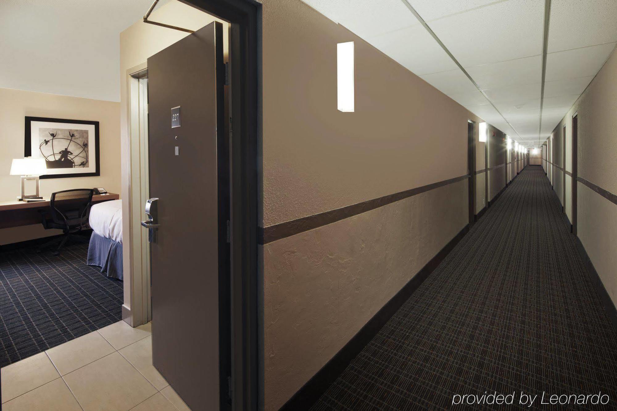 Canadas Best Value Inn Toronto Bagian luar foto