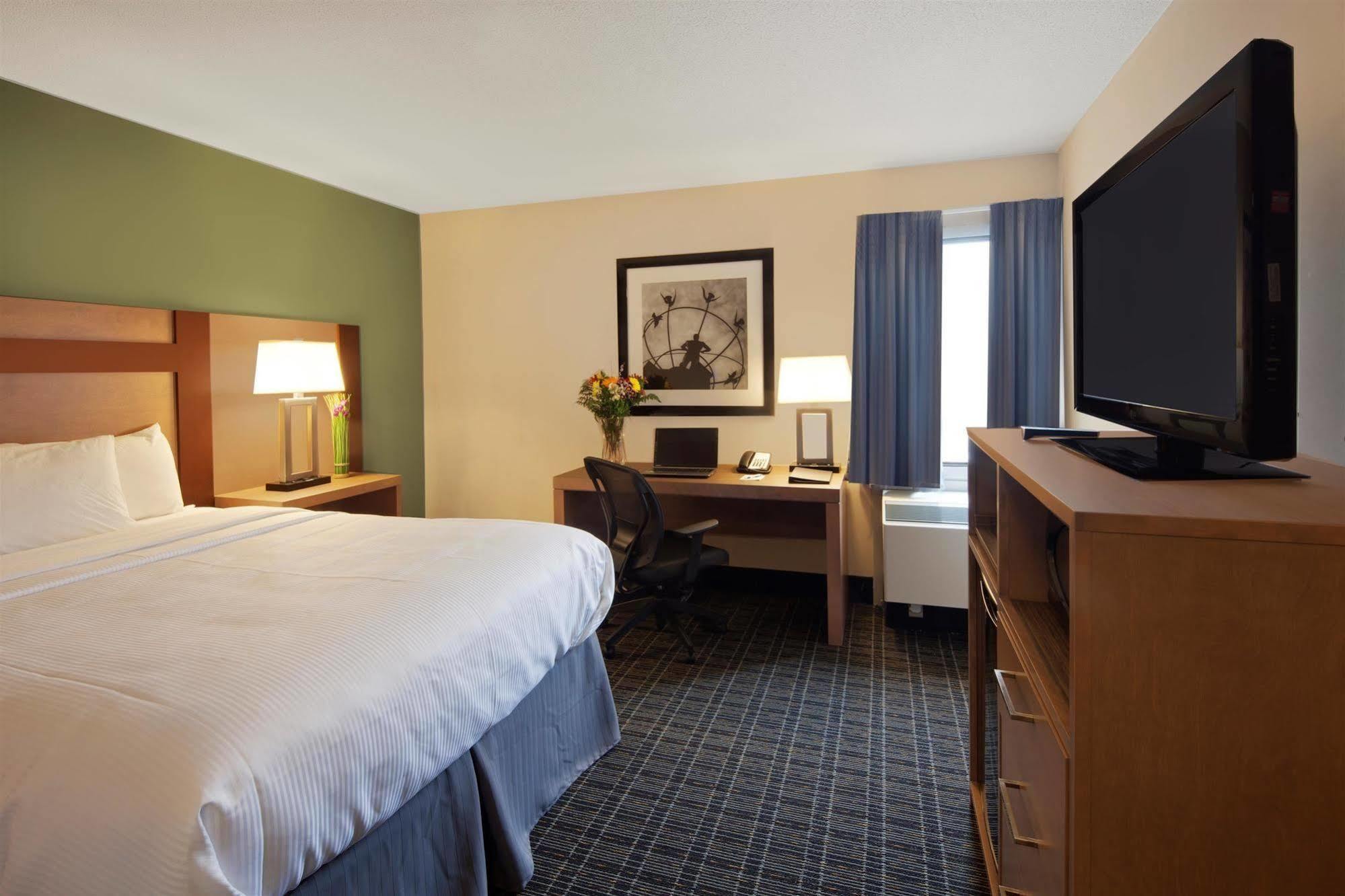 Canadas Best Value Inn Toronto Bagian luar foto